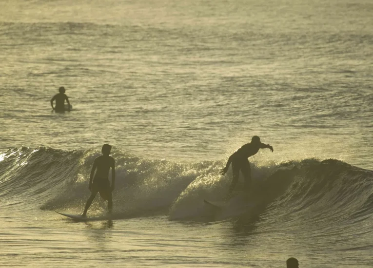 Discover the most beautiful surf spots - Tahiti Tourisme