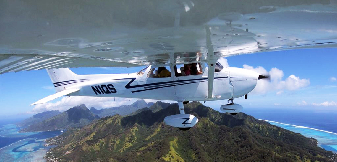 https://tahititourisme.jp/wp-content/uploads/2017/08/C3P-Cessna-above-Moorea.jpg
