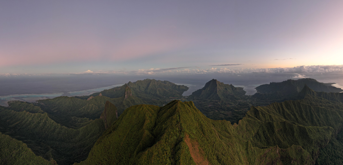 https://tahititourisme.jp/wp-content/uploads/2023/04/MooreaByFoot_photocouverture_1140x550px.png